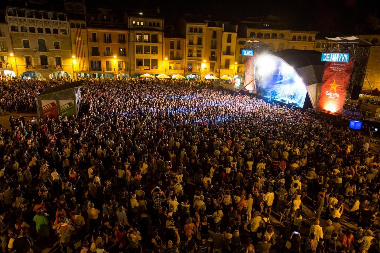 Apartaments Vicus 2 Con Vistas A La Plaza Mayor De Vic Eksteriør billede