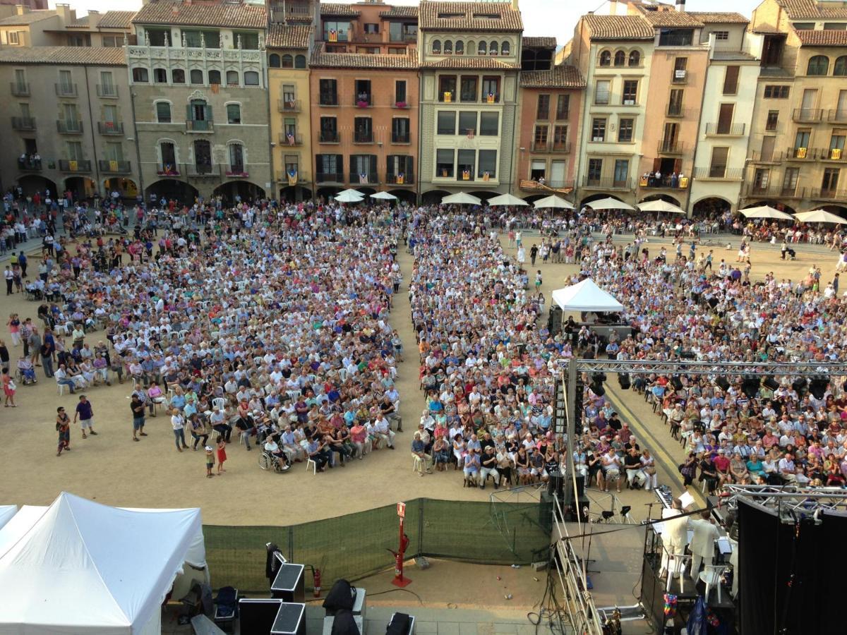 Apartaments Vicus 2 Con Vistas A La Plaza Mayor De Vic Eksteriør billede